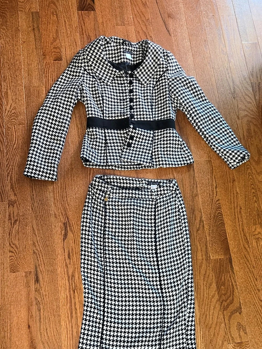 Venus Womwsn Suits  Women's Houndstooth Skirt Set in Black & White